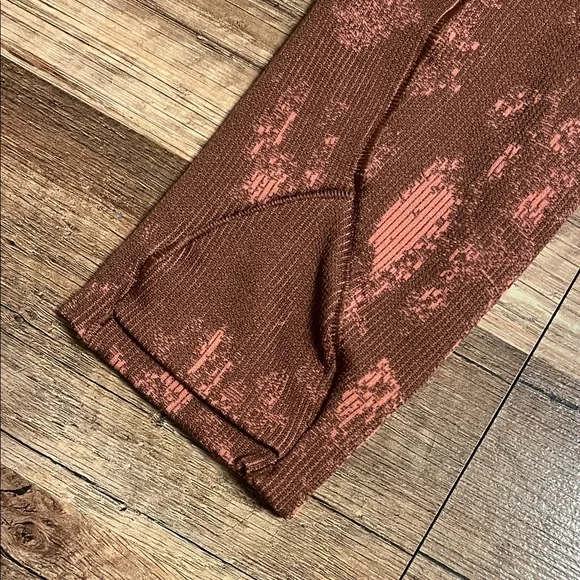 lululemon athletica Brown Tie-Dye Long Sleeve Tee - Picture 4 of 5